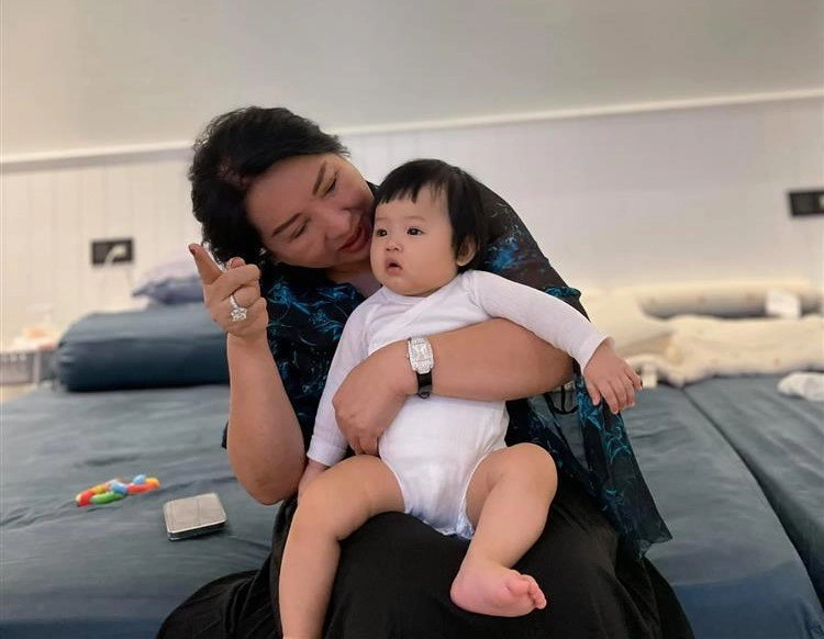 Những nhóc tỳ sao việt có bà nội quyền lực là nữ đại gia cưng chiều cháu hết mực - 6