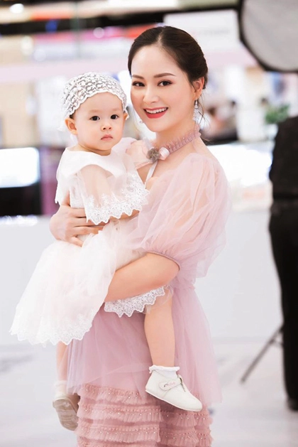 những thiên thần áo trắng 12 năm nhã phương chồng chiều con ngoan mai phương làm nhiều người xót xa - 12