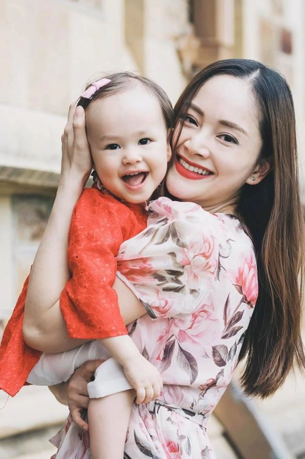 những thiên thần áo trắng 12 năm nhã phương chồng chiều con ngoan mai phương làm nhiều người xót xa - 13