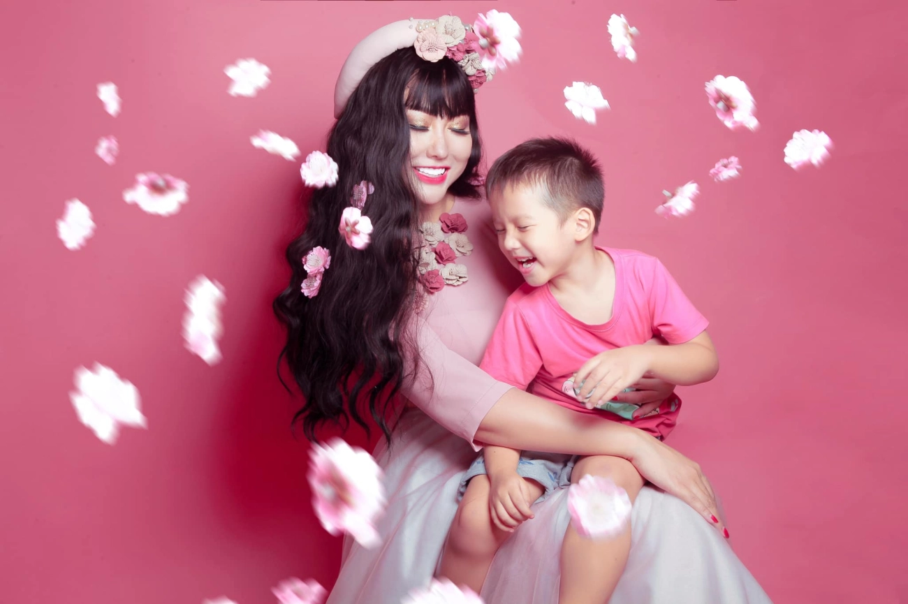 những thiên thần áo trắng 12 năm nhã phương chồng chiều con ngoan mai phương làm nhiều người xót xa - 14