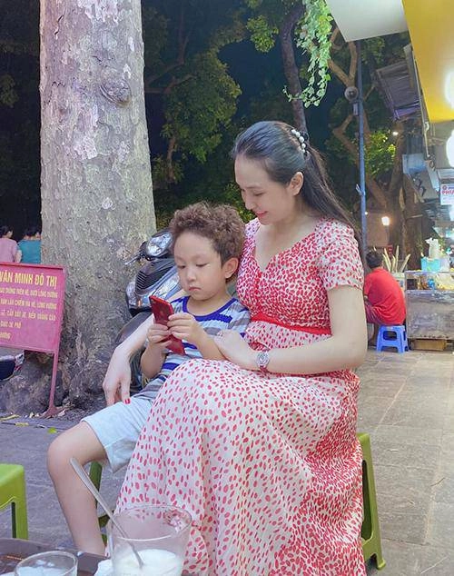 Nữ chủ tịch gợi cảm ngồi cạnh núi tiền mẹ 3 con trả lương tháng cho tuấn hưng - 13