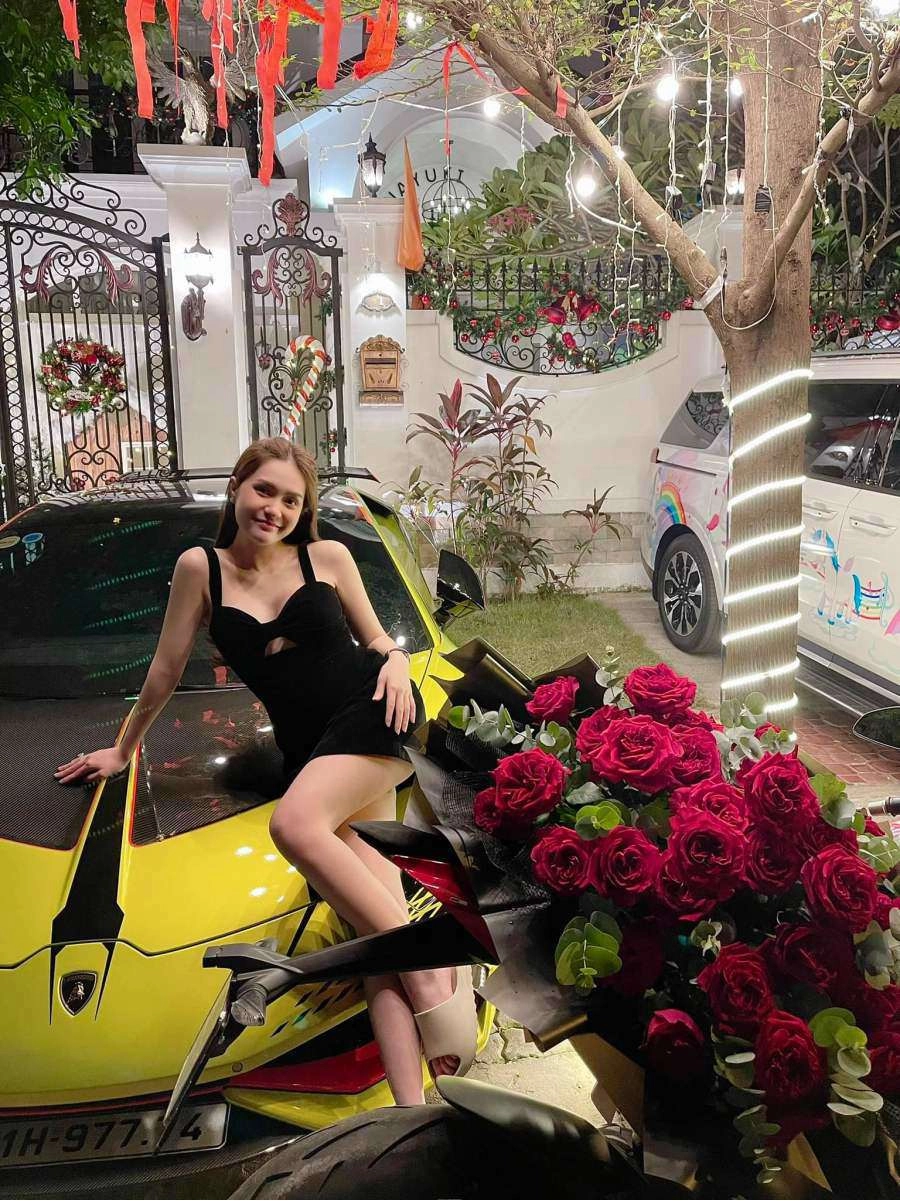 Nữ đại gia quận 7 shopping đón tết bằng ngọc trinh miệt mài đập hộp 2 năm cộng lại - 2