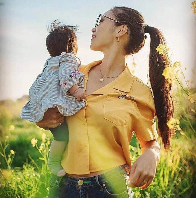 Nữ diễn viên một con trai trẻ vẫn nhắn tin tán tỉnh bị mắng làm mẹ còn mặc hở hang - 7