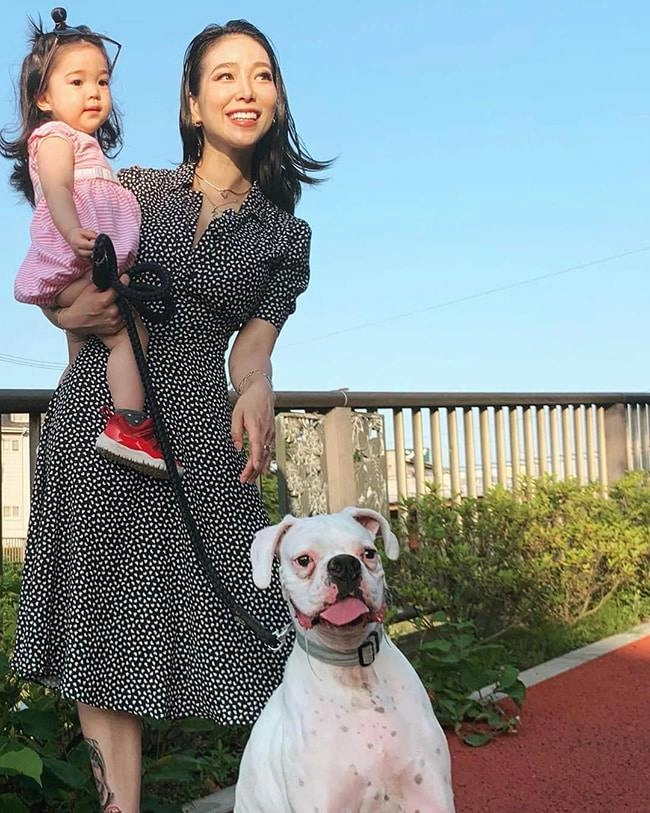 Nữ diễn viên một con trai trẻ vẫn nhắn tin tán tỉnh bị mắng làm mẹ còn mặc hở hang - 8