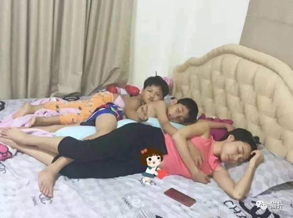 Nữ diễn viên ngủ chung giường với 2 con trai mỗi tối hành động thân mật quá đà - 7