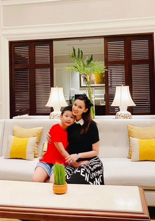 Nữ diễn viên nổi bật khi chụp cùng việt anh quỳnh nga có con trai chủ tịch 2 công ty - 8
