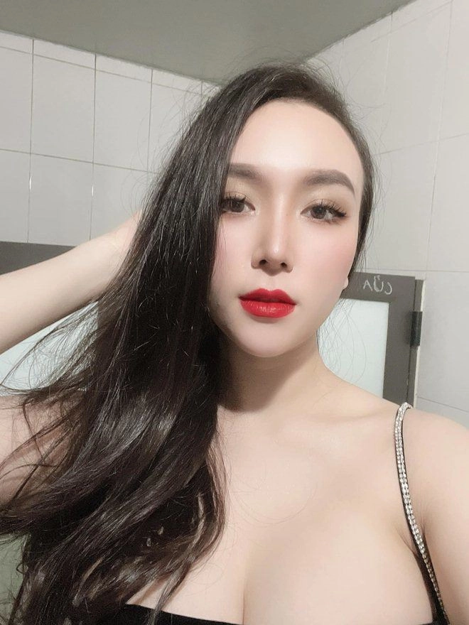 Nữ dj vòng ngực hơn 1m lấy khắc việt hai con càng lớn càng giống bố như đúc - 4