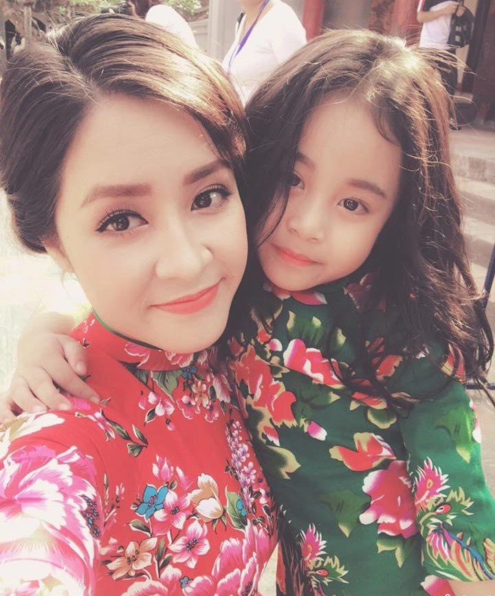 Nữ dv đẩy lã thanh huyền ngã gãy cổ làm mẹ đơn thân 34 tuổitrẻ đẹp như chị em với con gái - 6