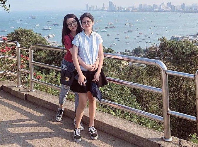 Nữ dv đẩy lã thanh huyền ngã gãy cổ làm mẹ đơn thân 34 tuổitrẻ đẹp như chị em với con gái - 8