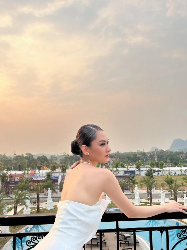 Nữ gia sư xinh đẹp đi thi miss world việt nam được chú ý vì nhan sắc trong trẻo tinh khôi - 4