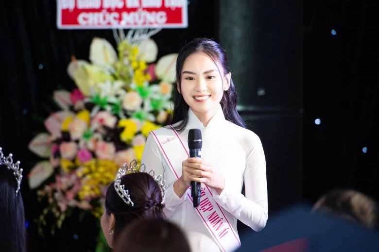 Nữ gia sư xinh đẹp đi thi miss world việt nam được chú ý vì nhan sắc trong trẻo tinh khôi - 7