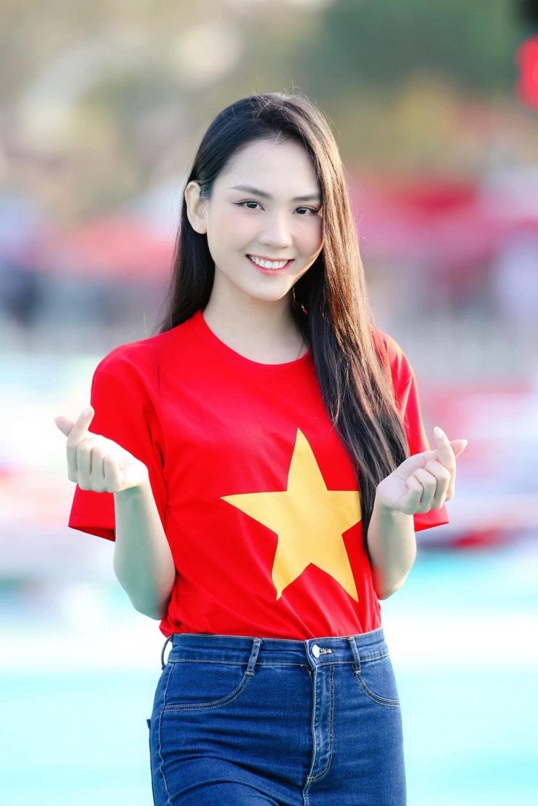 Nữ gia sư xinh đẹp đi thi miss world việt nam được chú ý vì nhan sắc trong trẻo tinh khôi - 9