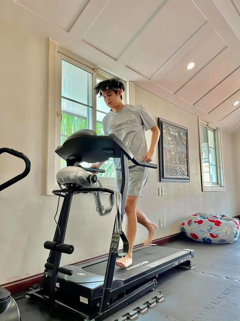 nữ hoàng ảnh lịch hiền mai 37 tuổi mới có con đầu lòng giờ u60 trẻ đẹp ngang bạn gái tây của con - 14