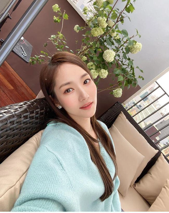 nữ hoàng dao kéo park min young tưới mát mùa hè với combo mặt đẹp dáng xinh - 8