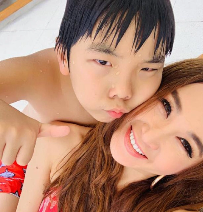 Nữ hoàng phim 18 phan kim liên u60 trẻ đẹp đỏ mặt cảnh thân mật quá đà bên con trai - 8
