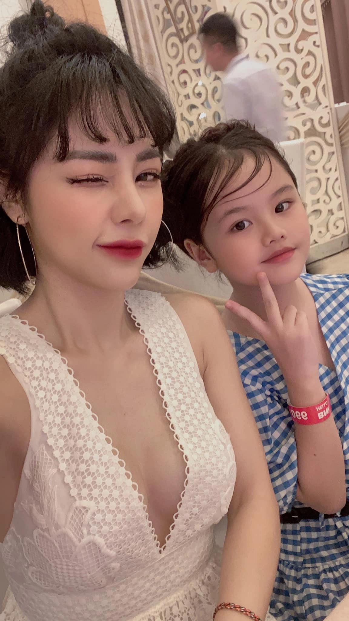 Nữ mc nóng bỏng nhất nhì vtv bị nói sửa hết rồi khuôn mặt con gái nói lên sự thật - 12