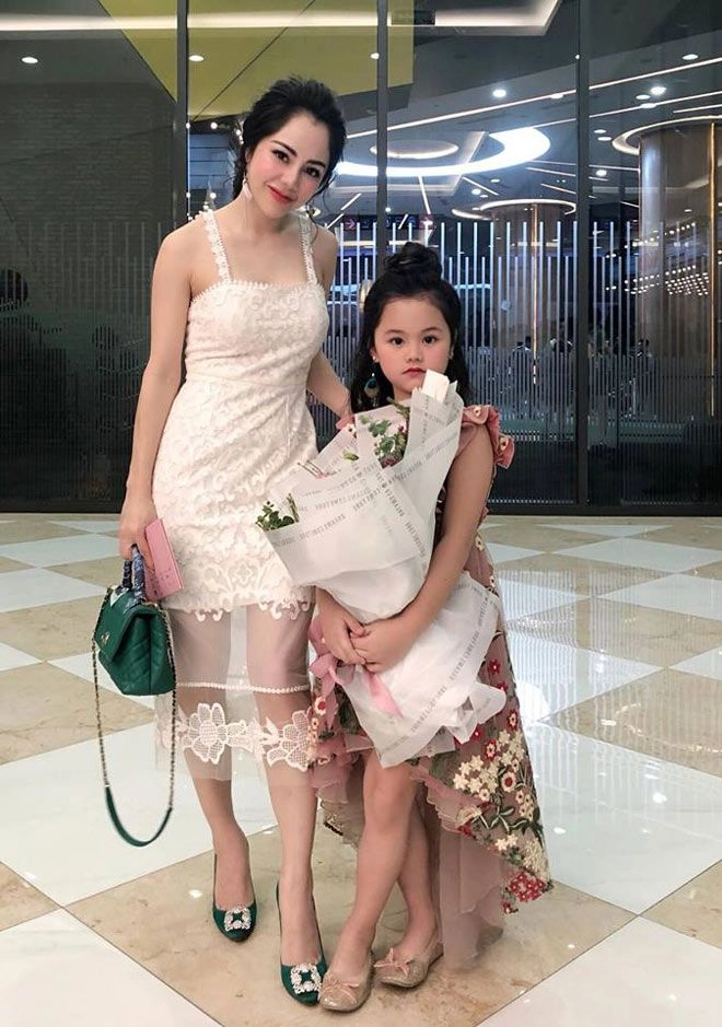 Nữ mc nóng bỏng nhất nhì vtv bị nói sửa hết rồi khuôn mặt con gái nói lên sự thật - 14