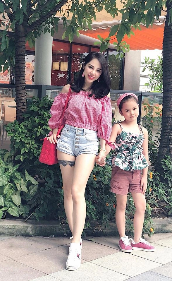 Nữ mc xinh nhất nhì vtv làm mẹ đơn thân gợi cảm được trai tân kém 6 tuổi mê đắm - 15