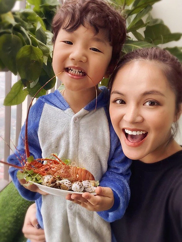 Nữ phụ hương vị tình thân hút sữa cho con toàn ra máu nay làm mẹ đơn thân giàu sang - 5