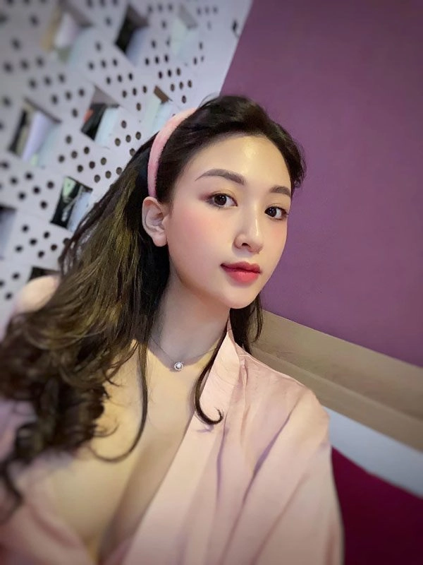 Nữ phụ phim về nhà đi con ăn mặc quyến rũ mê hàng hiệu sau ồn ào lộ clip - 14