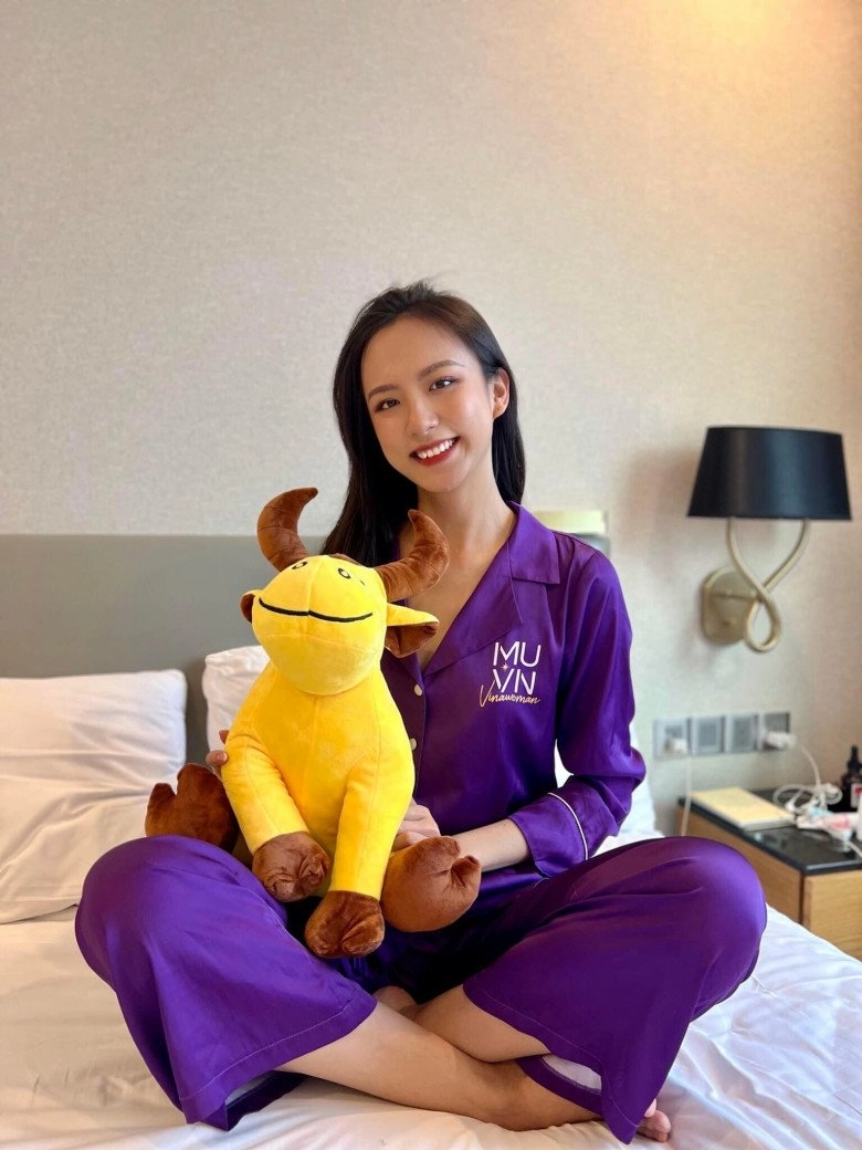 Nữ sinh hạ long cao 1m82 mặc đơn giản thần thái như tổng tài vóc dáng miễn chê - 3