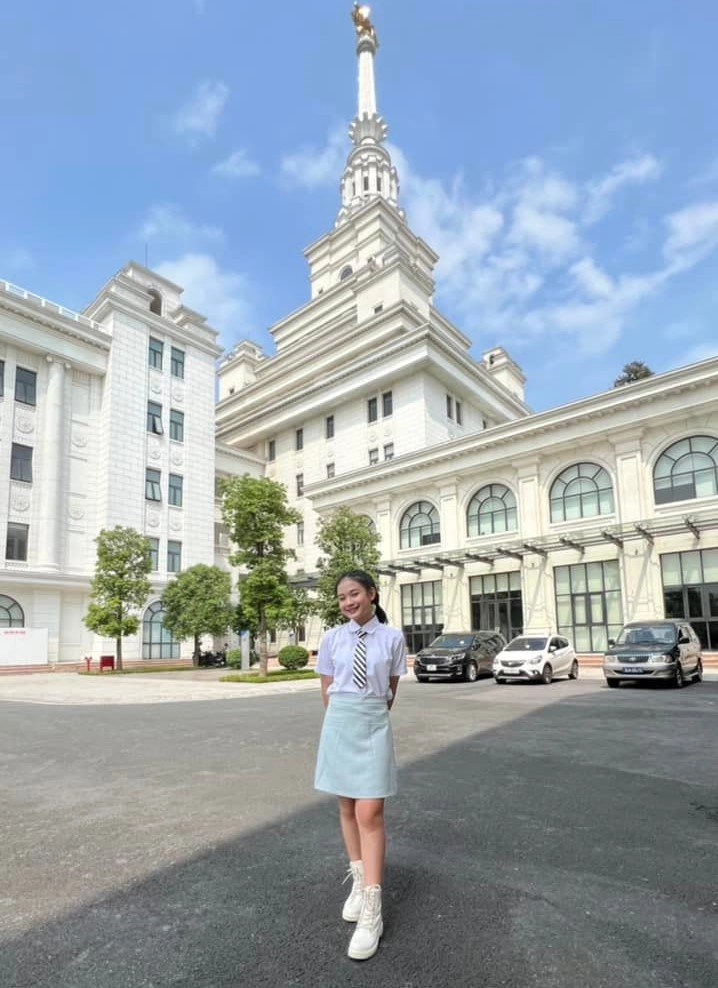 Nữ sinh hà nội chiếm sóng đài vtv vì quá xinh có mối quan hệ đặc biệt với phương oanh quỳnh búp bê - 9