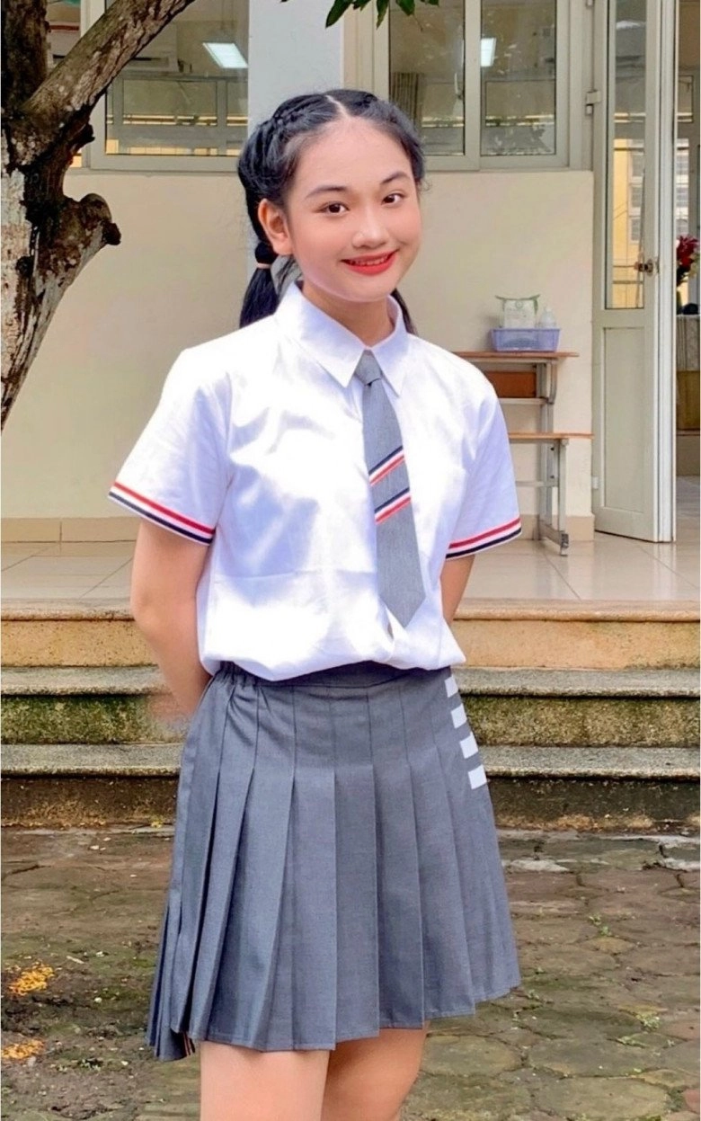 Nữ sinh hà nội chiếm sóng đài vtv vì quá xinh có mối quan hệ đặc biệt với phương oanh quỳnh búp bê - 12