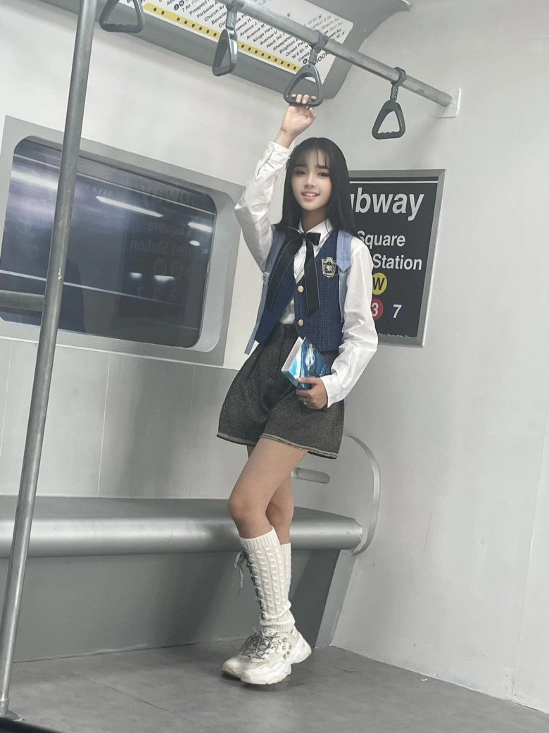 Nữ sinh trung học xinh nổi bật trên tàu điện là con gái bằng kiều 13 tuổi có nhà 20 tỷ - 4