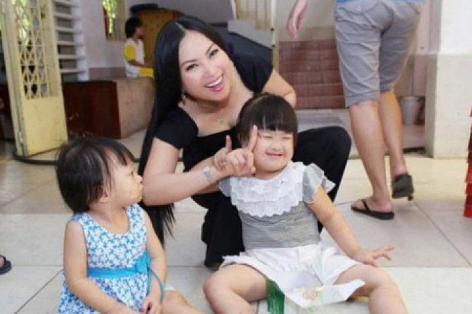 Nữ tỷ phú tặng tphcm 100 tấn lương thực là người việt giàu nhất thế giới có 2 con gái - 13