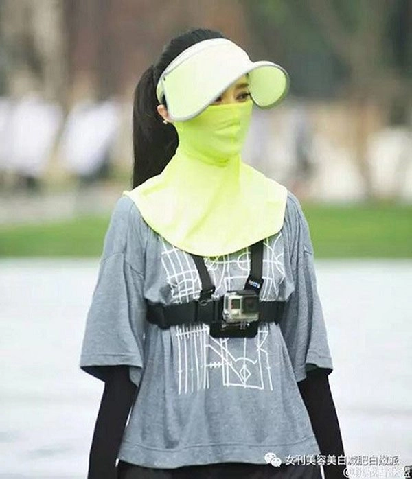 Ở việt nam có nàng hậu che nắng kỹ hơn cả phạm băng băng - 4