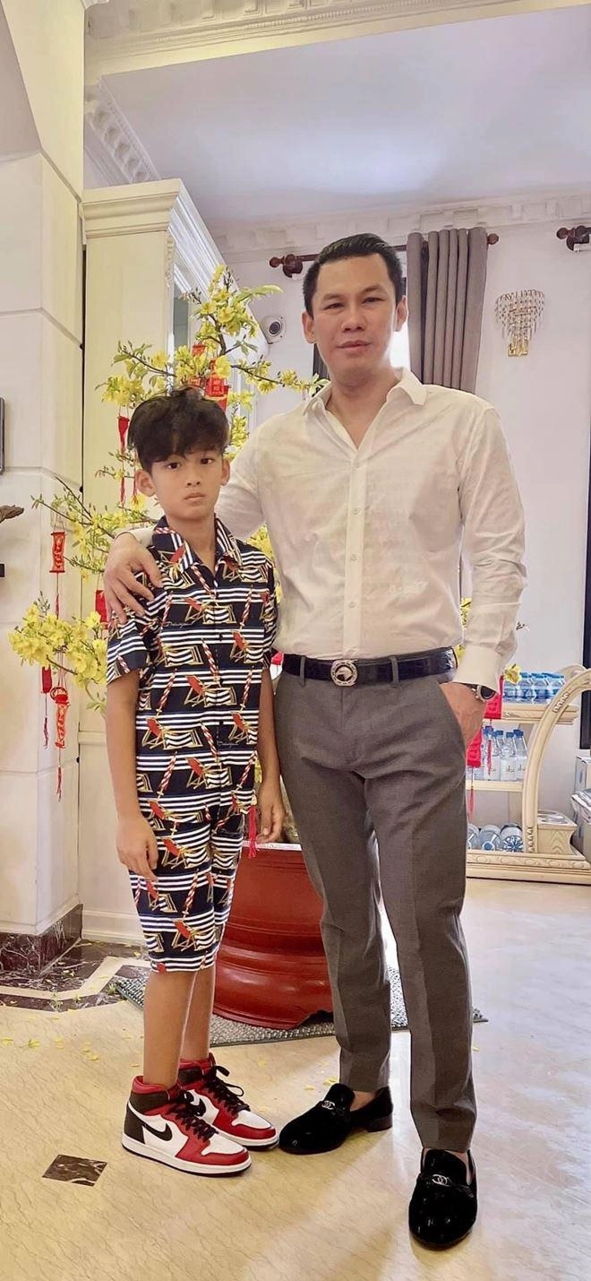 Ở với bố đại gia sài gòn con trai lệ quyên bị nghi chưa đủ tuổi đã được tiêm vaccinecovid-19 - 8