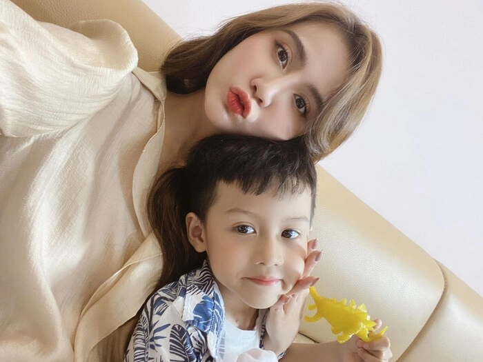 Ôm con về ngoại làm mẹ đơn thân giữa tết huyền lizzie giờ giàu sang ngày càng hở bạo - 11