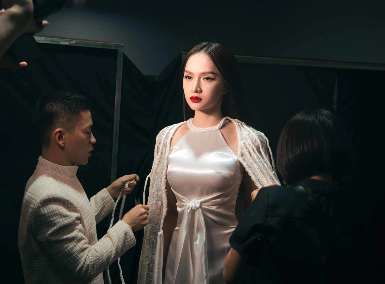 Ồn ào anti chưa lắng xuống hương giang làm trùm cuối show diễn hút trọn spotlight với vòng eo 5x - 1