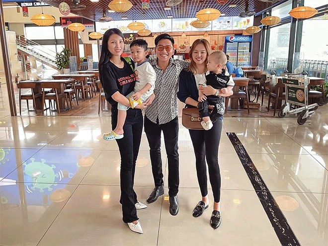 Ông bố hải dương hạnh phúc được 2 vợ hoà thuận cùng nuôi dạy 2 con cùng cha khác mẹ - 1