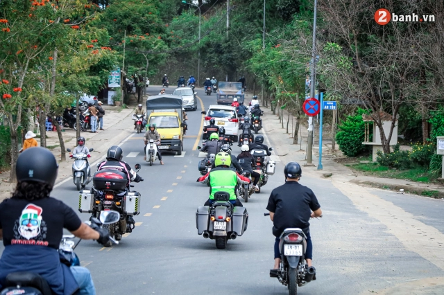 Ông già noel chạy xe mô tô pkl phát quà cho các em nhỏ vùng cao - 35