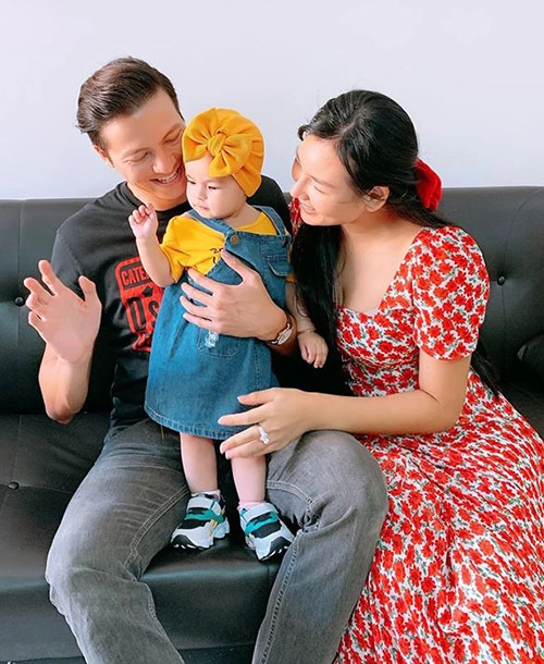 Ông hoàng quảng cáo dương hoàng anh lấy vợ kém 15 tuổi làm bố bỉm chăm 2 con gái - 8