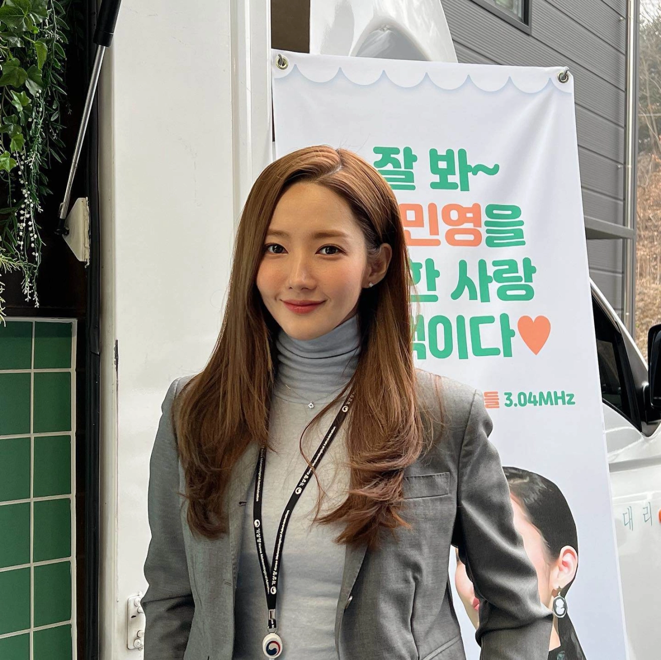 Park min young xả vai thư ký kim thanh lịch ngày nào diện đồ ngắn khoe eo con kiến - 12