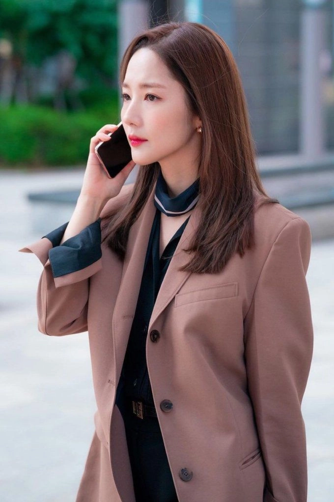 Park min young xả vai thư ký kim thanh lịch ngày nào diện đồ ngắn khoe eo con kiến - 13