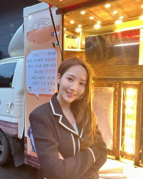 Park min young xả vai thư ký kim thanh lịch ngày nào diện đồ ngắn khoe eo con kiến - 14