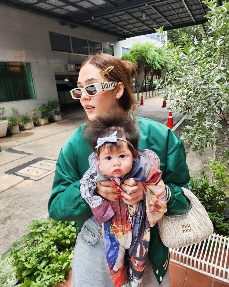 Phạm băng băng xứ thái gây shock với chiếc áo in hình nhạy cảm đến ngọc trinh còn chưa dám mặc - 1