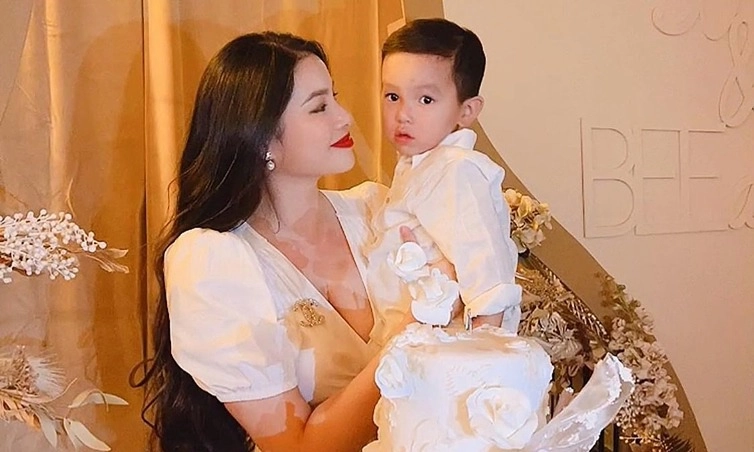 Phạm hương lần đầu tiên show mặt mộc bà đẻ mới sinh vài tháng đã vội dùng chất tẩy - 1