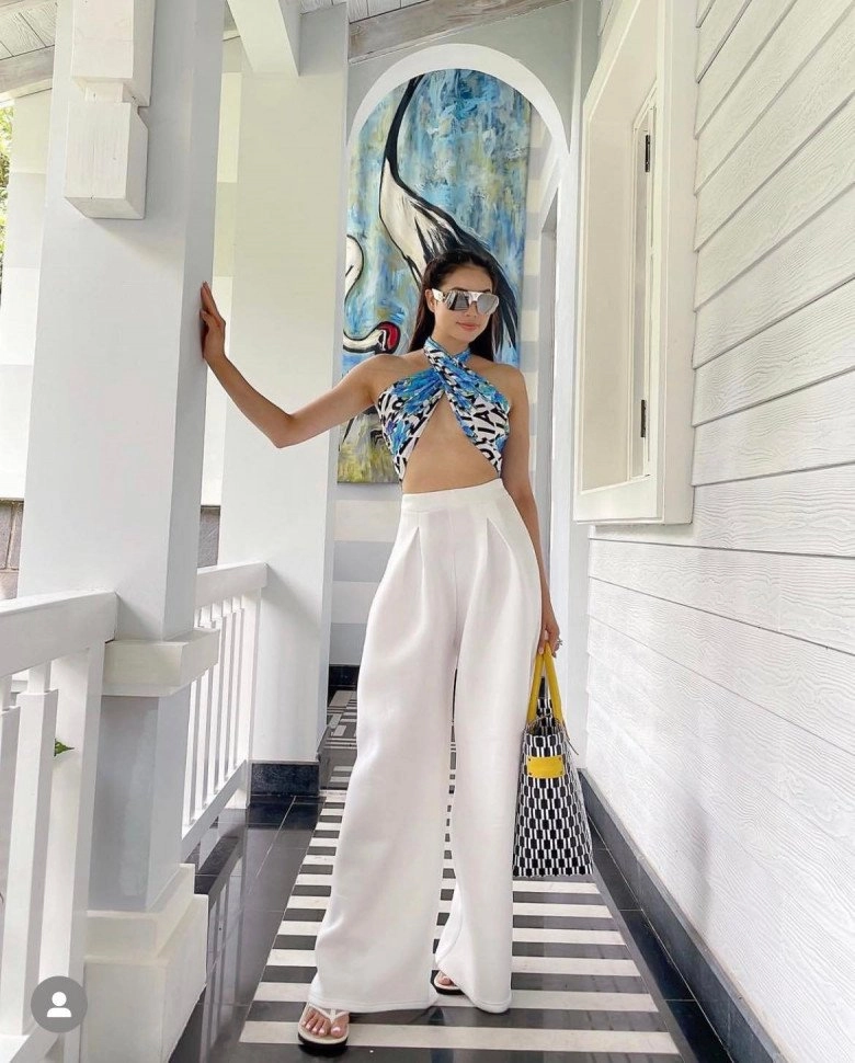 Phạm hương mặc một chiếc quần từ mỹ về đến việt namđổi cách phối vẫn đẹp ngời ngời - 1