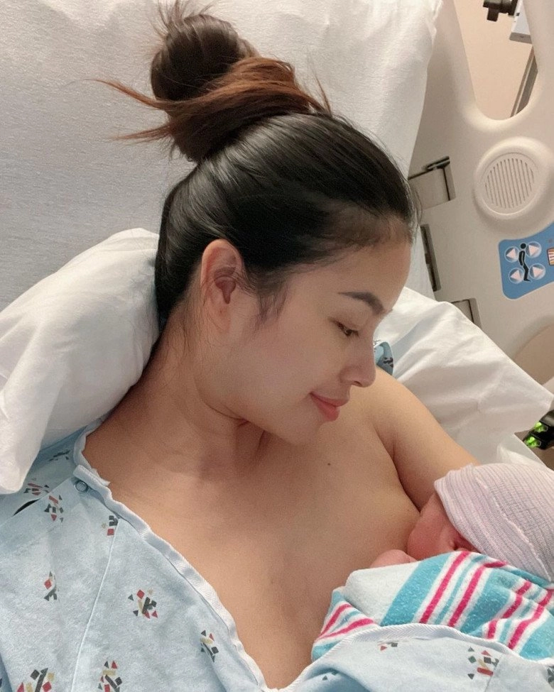 Phạm hương thoát vai mẹ bỉm hết diện bikini thả dáng trên tuyết đến áo 10cm khoe ngực mướt mắt - 8