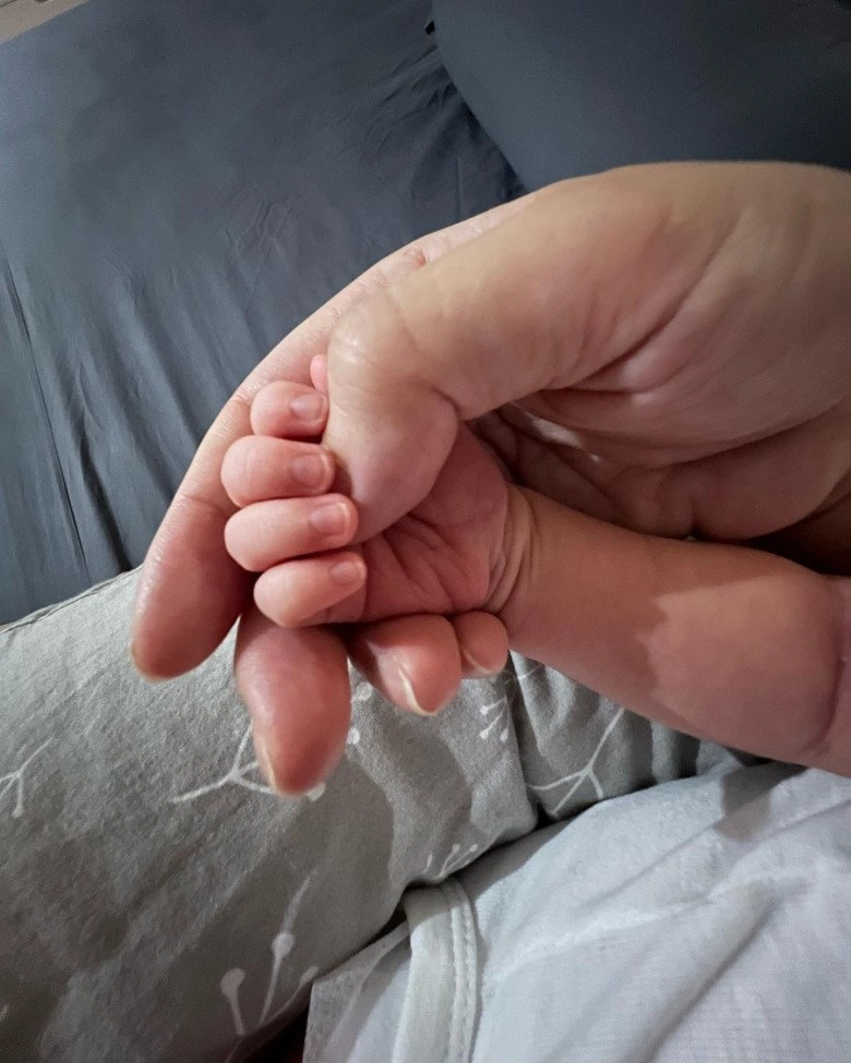 Phạm quỳnh anh khoe con gái mới sinh xinh xắn thừa nhận bé có điểm giống y đúc bố - 3
