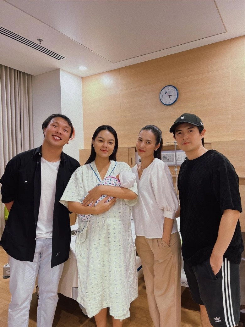 Phạm quỳnh anh khoe được bạn trai thức đêm một mìnhchăm hai mẹ con cẩn thận ở viện - 5