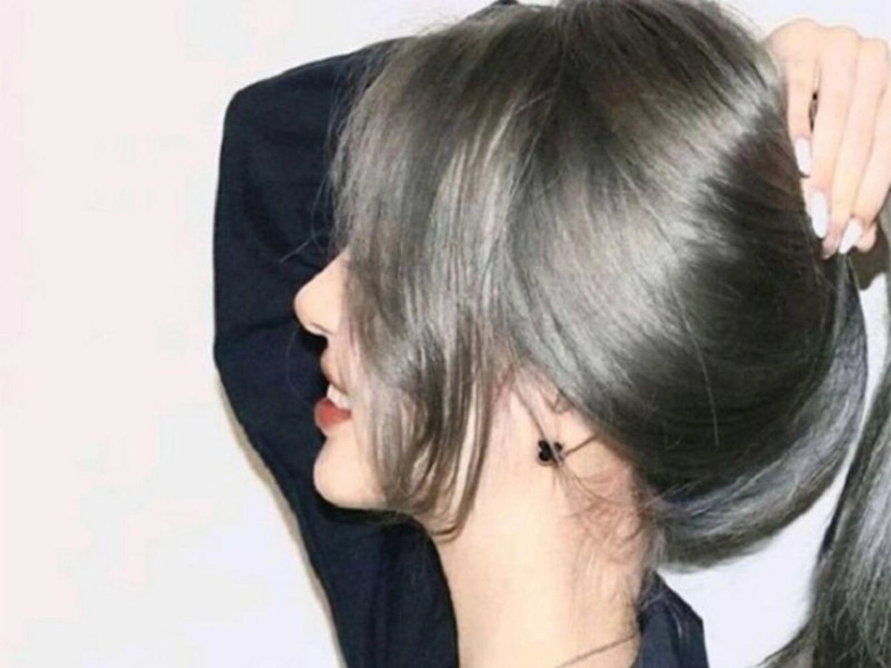 Phát chán với màu nhuộm cũ vậy sao nàng không thử diện tóc xám đen đầy thú vị này - 4