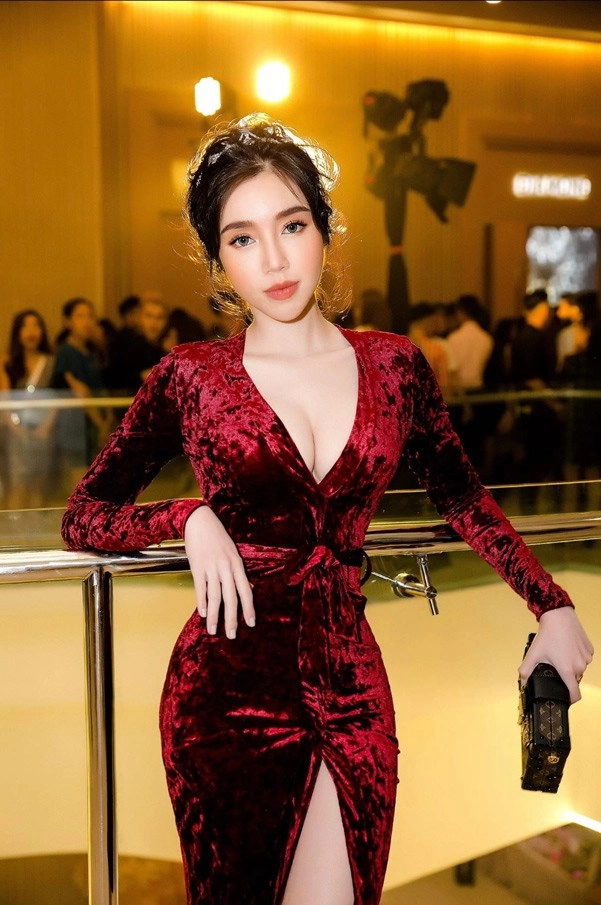 Phát hoảng vì thủ thuật cắt xương sườn để có vòng eo con kiến - 20