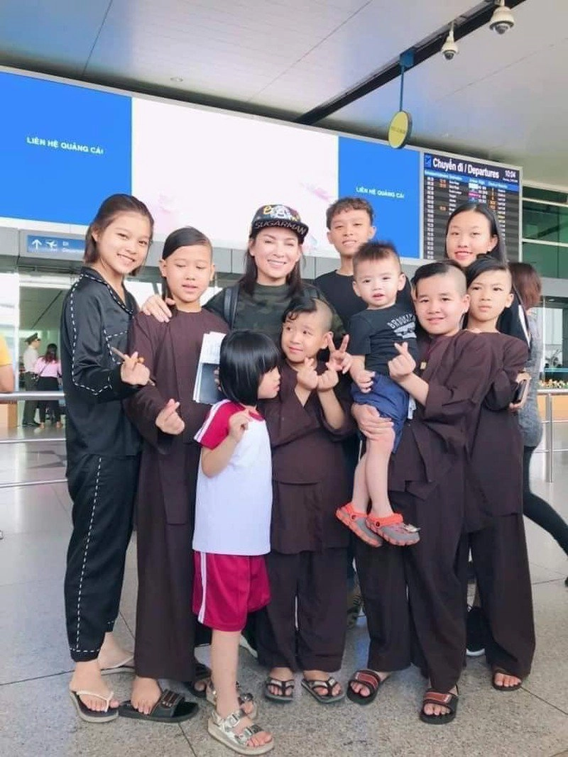 Phi nhung ra đi số phận 23 đứa con thơ được người thân hé lộ đã có người nhận nuôi - 1