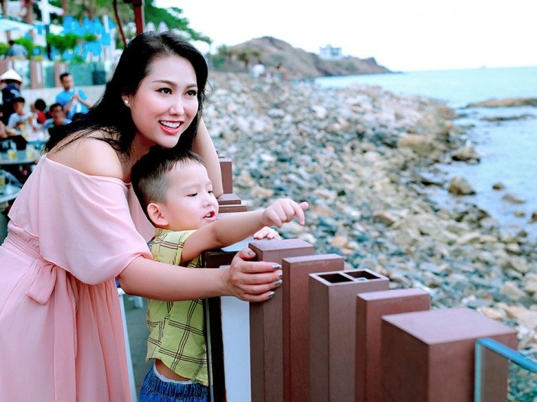 Phi thanh vân làm mẹ đơn thân 40 tuổi nuôi con giàu sang ở nhà đẹp được trai 2k theo đuổi - 4