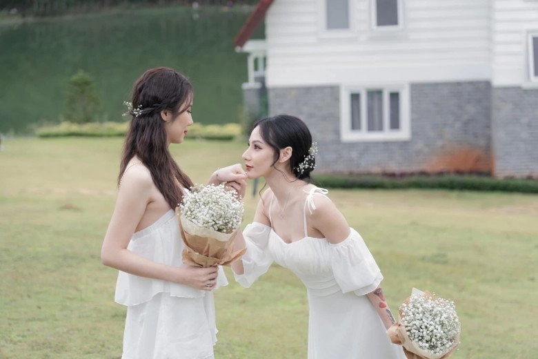 Phong cách thời trang quyến rũ miễn chê của cặp đôi lgbt nữ hot nhất hôm nay - 2